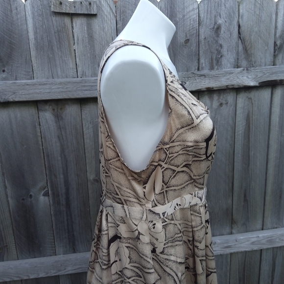TO THE MAX large floral a-line midi dress - Picture 5 of 9